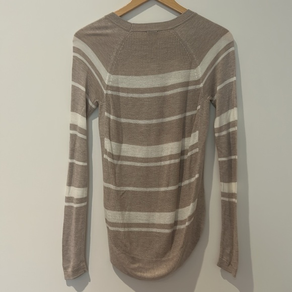 White and beige striped sweater - Picture 2 of 2